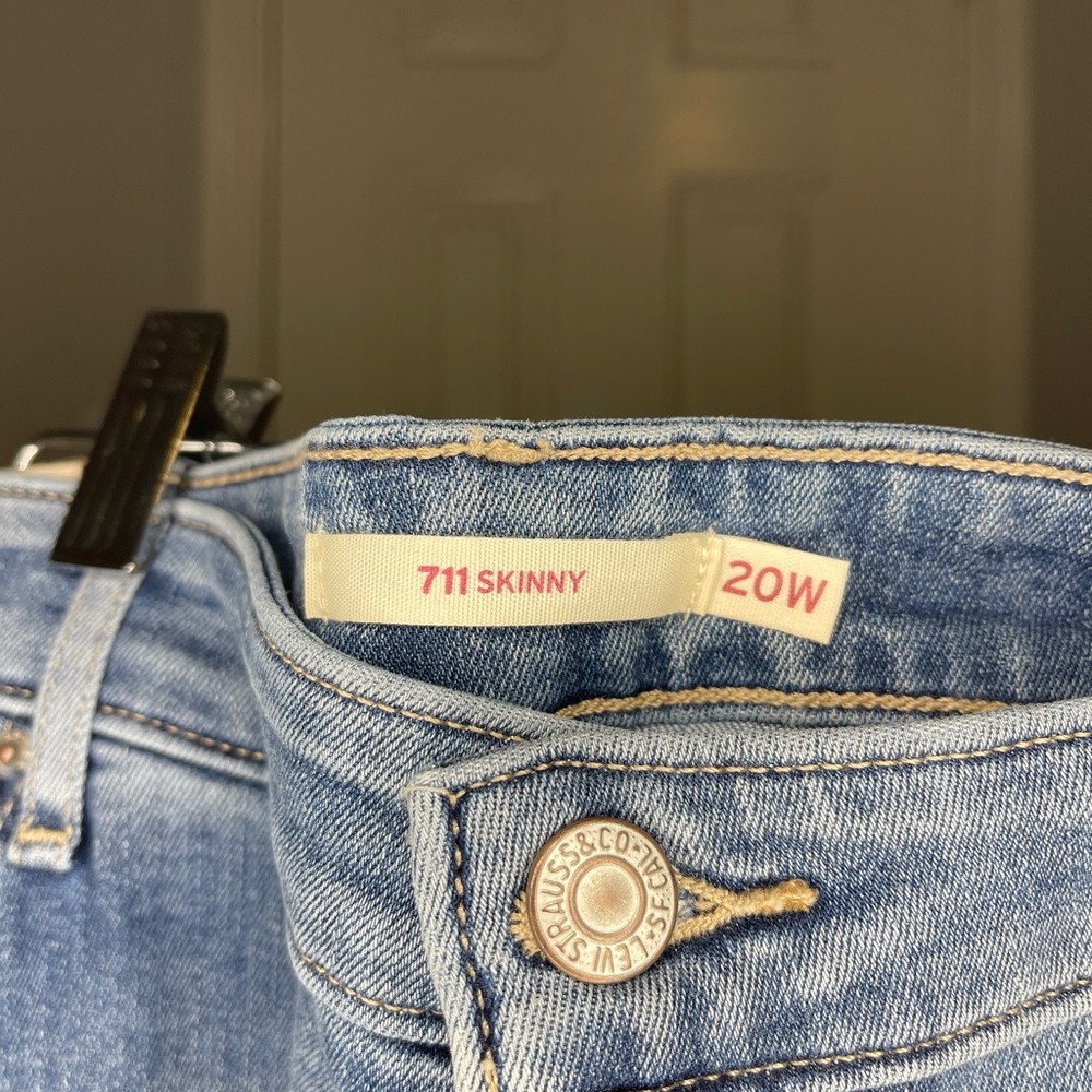 Levi’s 711 Skinny 20W - Picture 3 of 3